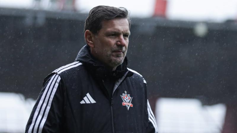 «Ақтөбе» бапкері: Қырғызстанда ҚПЛ-да ойнай алатын футболшылар бар