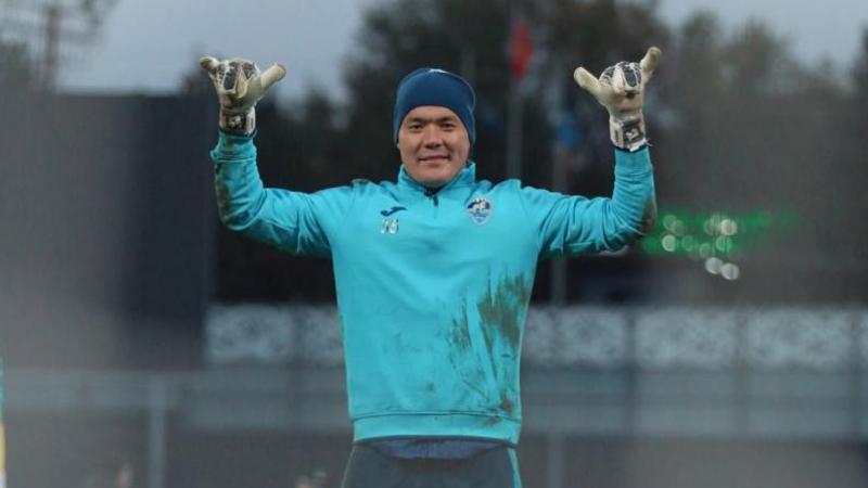 Қазақ қақпашысы Қырғызстанға кетіп, чемпион атанды: ол Анарбековтың досы және Байсуфиновқа сенеді