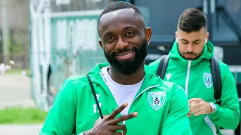 «Бәрі таныс арқылы шешіледі»: Каямба «Атырауды» балағаттап, стадион мен шенеуніктер туралы айтты