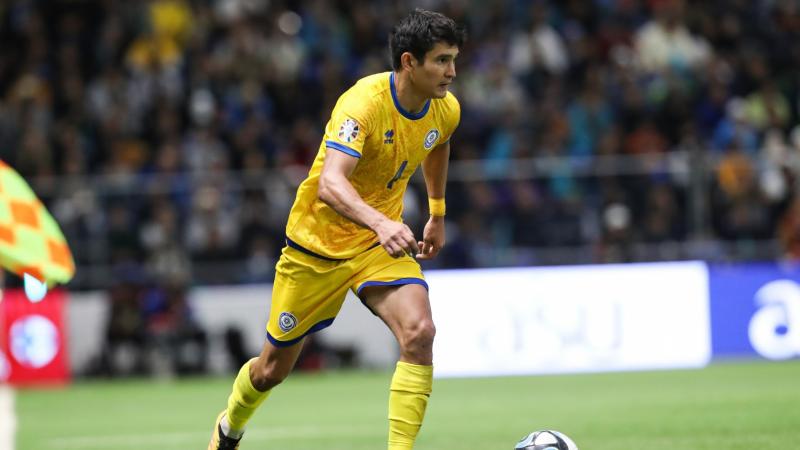 Принципиальный соперник «Астаны» решил переманить Марата Быстрова