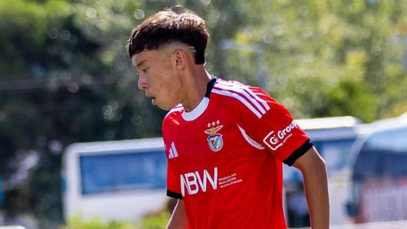 «Бенфикадағы» 15 жасар қазақстандық футболшы Мендештің агенттігімен келісімшарт жасасты