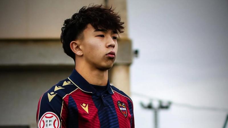 Казахстанский футболист дебютировал в резерве клуба Ла Лиги