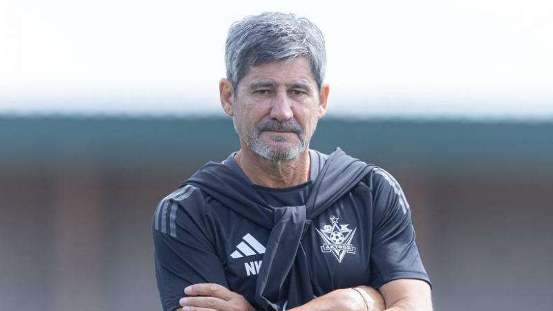 В «Актобе» высказались о будущем Костова: он продолжает работу