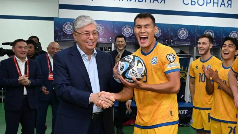 Алип – о моменте с Касым-Жомартом Токаевым: это фото висит у нас дома, в Актау