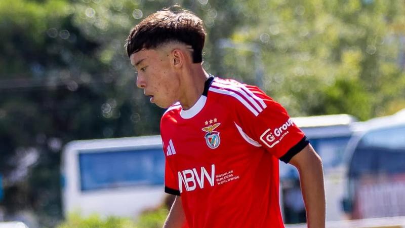 15-летний казахстанец из «Бенфики» подписал контракт с агентством Мендеша