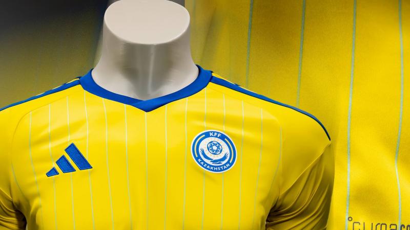 «ҚФФ-ны емес, Adidas-ты кінәлау керек»: сарапшы Қазақстан құрамасының жаңа формасы туралы пікір білдірді