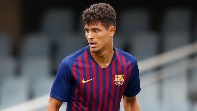 Переезд экс-футболиста «Барселоны» в Казахстан может сорваться