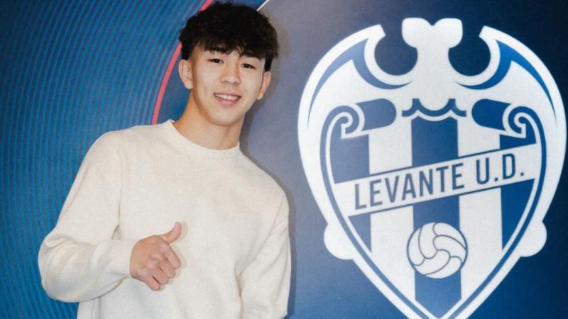 Казахстанец забил за «Леванте»: команда догоняет «Валенсию»