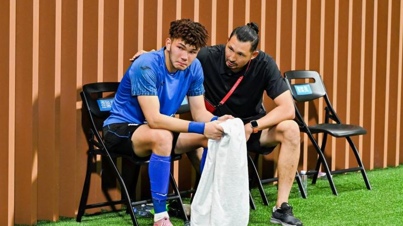 «В Китае строят стадионы, а у нас калечатся на синтетике»: Отарбаев — об Анарбекове и инфраструктуре