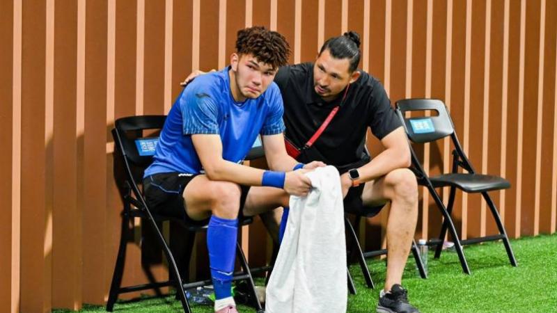 «Қытайда стадиондар салынуда, ал бізде синтетика төсей салады»: Отарбаев – инфрақұрылым жайлы