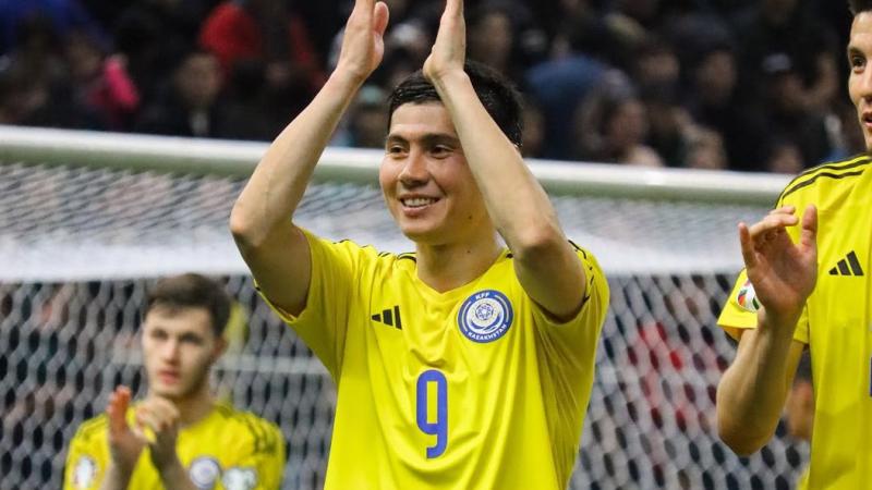 Исламхан ответил на критику искусственных газонов: в Астане и Костанае сложно постелить натуральное 