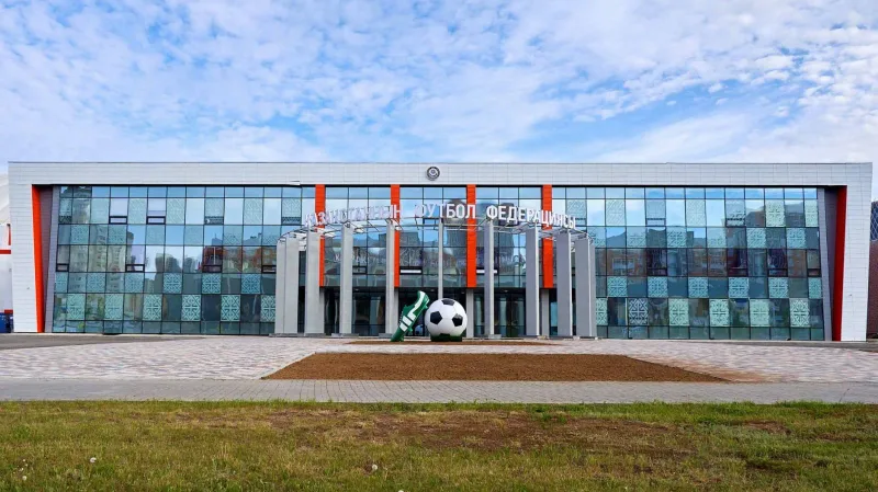 ҚФФ Футбол үйіндегі төтенше жағдай: тоғыз жасар баланың басына қақпа құлап кетті